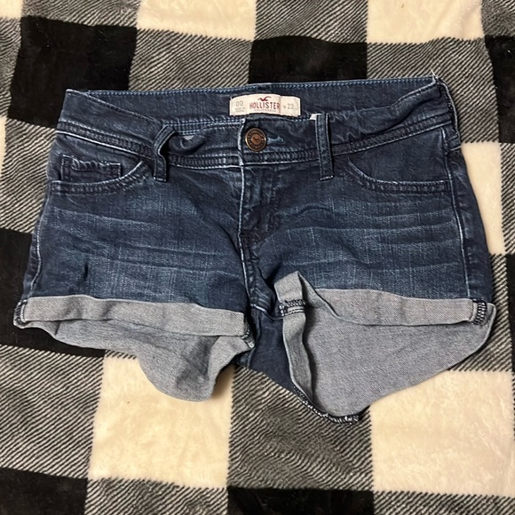 Hollister short shorts size 00 (23) dark wash - Picture 1 of 10